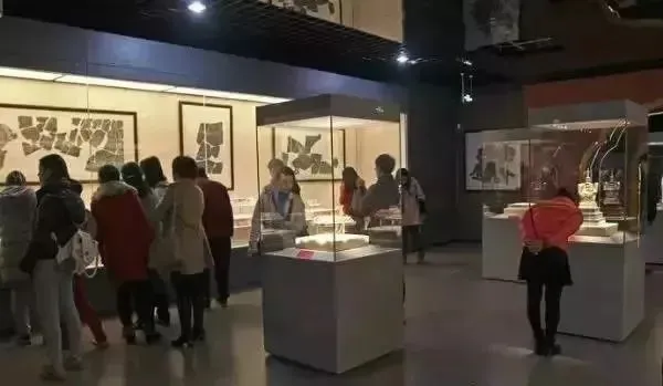 中国正式登顶全球最大的艺术品拍卖市场!