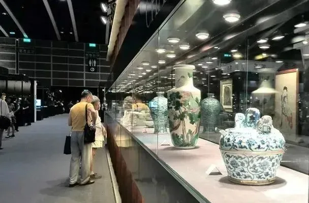 中国正式登顶全球最大的艺术品拍卖市场!