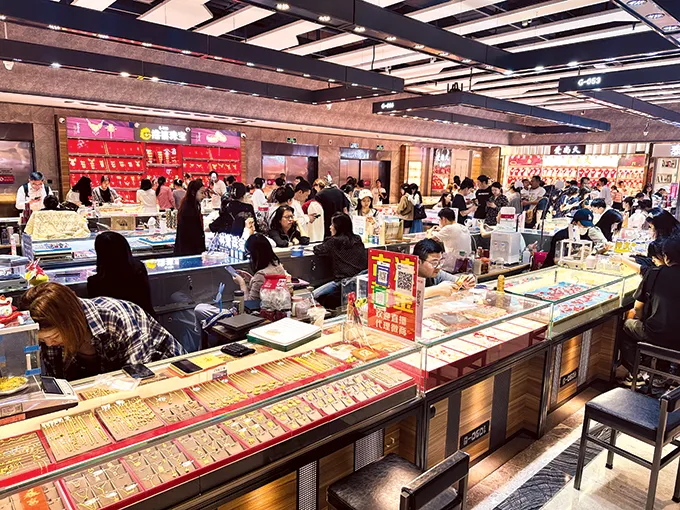 中国珠宝市场大洗牌!结构性变革重塑格局,增值税新政后谁能突围?