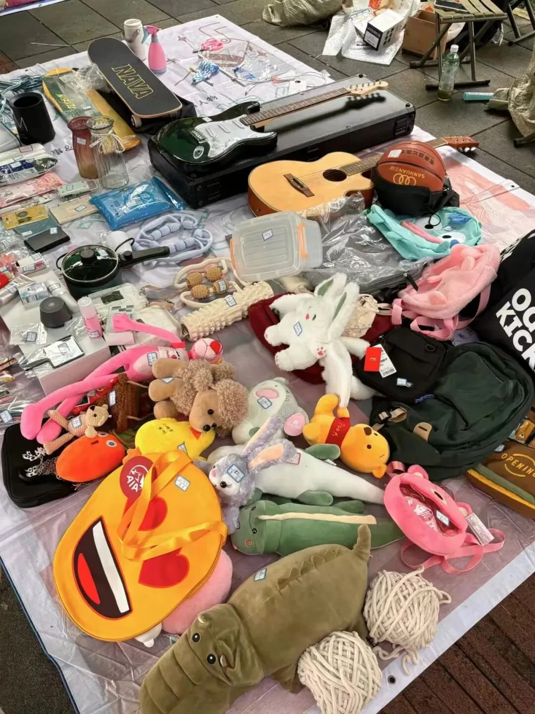 书香琴韵醉斜阳——校园跳蚤市场热闹开市