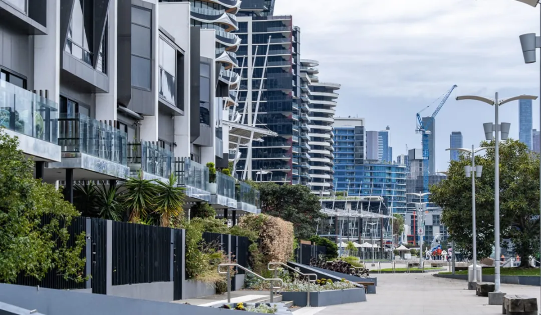 太惊人了!澳洲房地产市场热度再次突破纪录!大量澳洲人集体争抢购房!人口强势回流,供应断档,墨尔本成为澳洲房产争夺地!