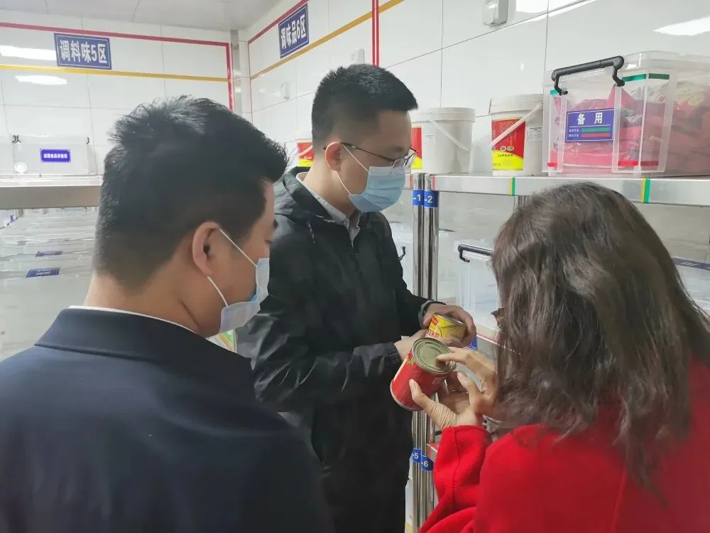 康巴什区市场监管局把好供餐“十个关口”确保疫情防控期间学校食堂食品安全