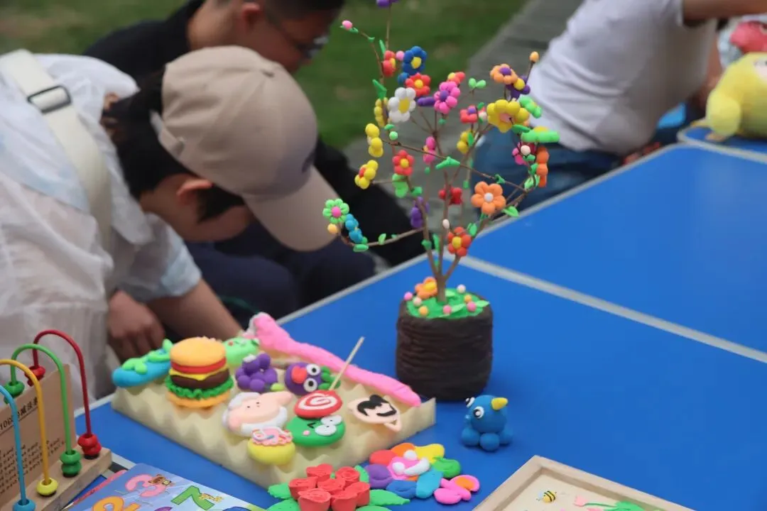 小市集,大爱心——塘新社区“跳蚤市场”爱心义卖活动温暖收官!