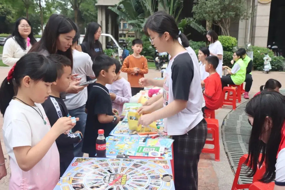 小市集,大爱心——塘新社区“跳蚤市场”爱心义卖活动温暖收官!