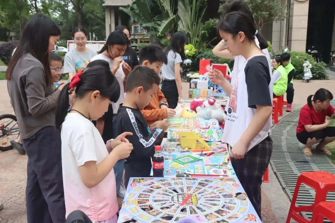 小市集,大爱心——塘新社区“跳蚤市场”爱心义卖活动温暖收官!