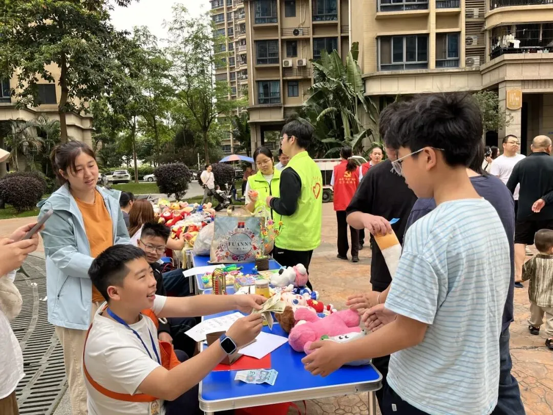 小市集,大爱心——塘新社区“跳蚤市场”爱心义卖活动温暖收官!