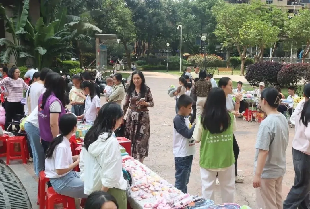 小市集,大爱心——塘新社区“跳蚤市场”爱心义卖活动温暖收官!