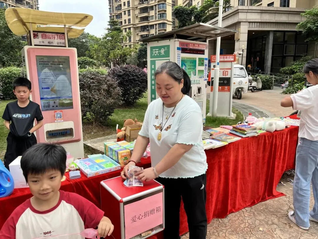 小市集,大爱心——塘新社区“跳蚤市场”爱心义卖活动温暖收官!