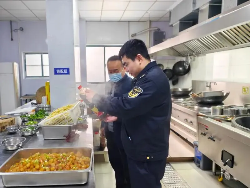 谢家集区市场监管局:靠前监管 让机关食堂“餐餐放心”
