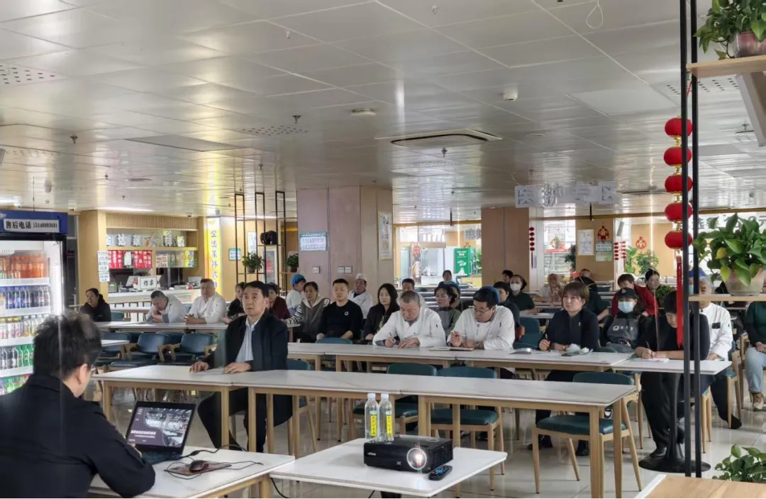 【就“食”论“市”】赛罕区市场监督管理局开展重点单位食堂食品安全知识培训
