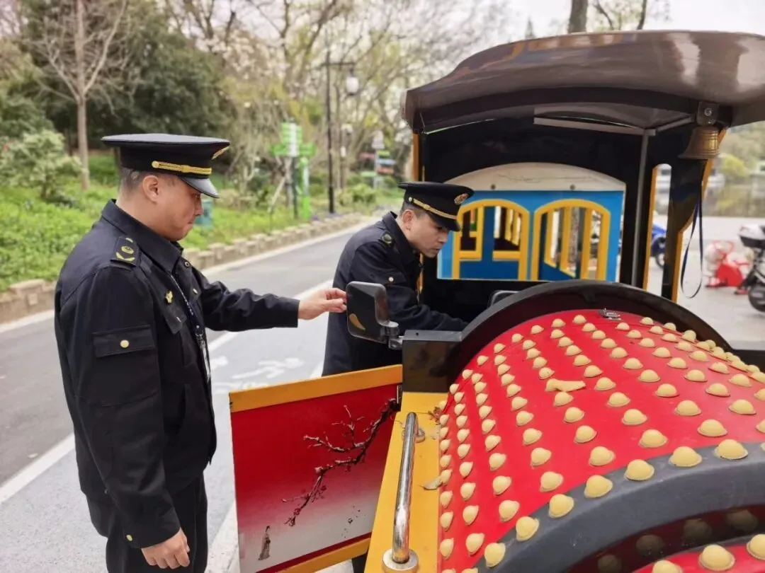 平江街道市场监管分局筑牢春假消费安全防线