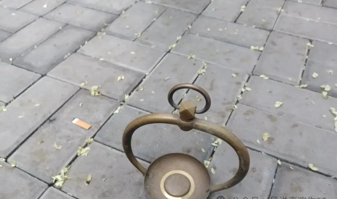 老物件——在古玩市场遇见各种各样古代油灯