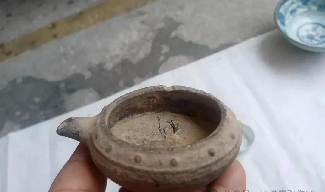 老物件——在古玩市场遇见各种各样古代油灯