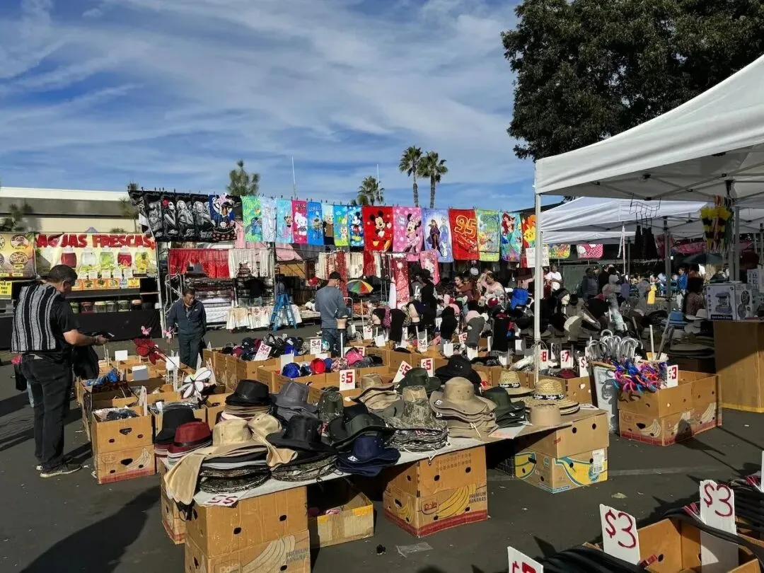 尔湾周末去哪儿?跳蚤市场大挖宝,好物多到搬不完!