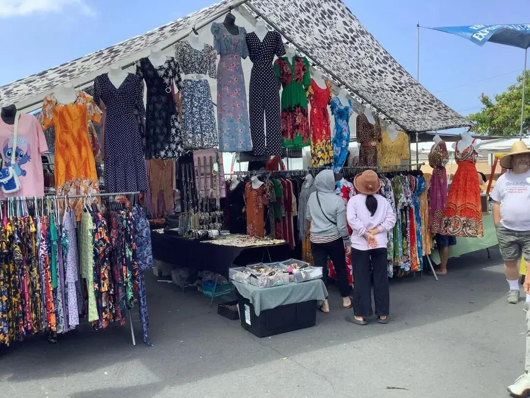 尔湾周末去哪儿?跳蚤市场大挖宝,好物多到搬不完!