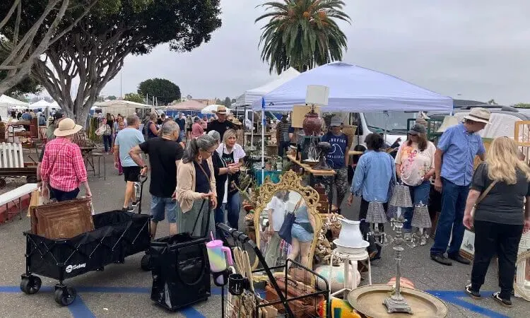 尔湾周末去哪儿?跳蚤市场大挖宝,好物多到搬不完!