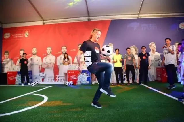 今夏足球营销谁会玩?伊利电商趁618先下一城