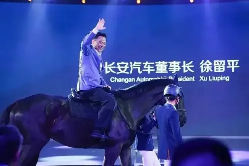 发布会营销新玩法,骑马、睡觉、讲相声……