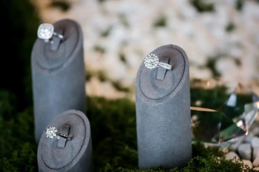 天然钻石:年均涨幅3%-5%,在不利市场条件下仍展现优势,其保值性超出预期