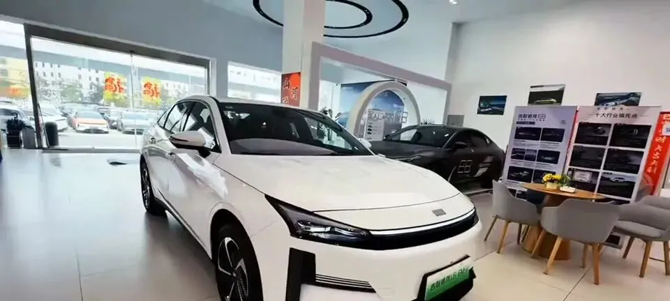 十万级家轿市场又添新将,吉利银河L6 EM-i来