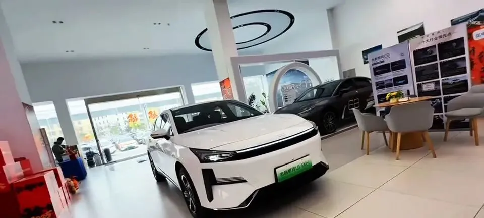 十万级家轿市场又添新将,吉利银河L6 EM-i来