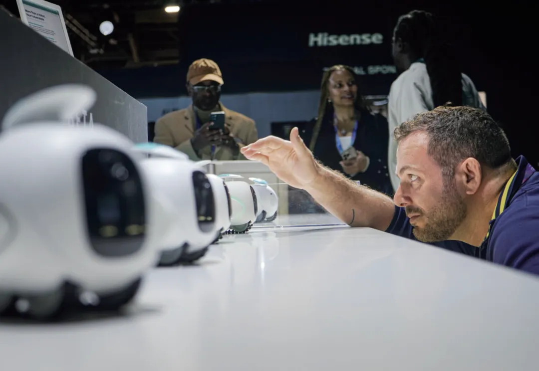 这届中国AI硬件创业者,正在撬动全球市场|《财经》封面