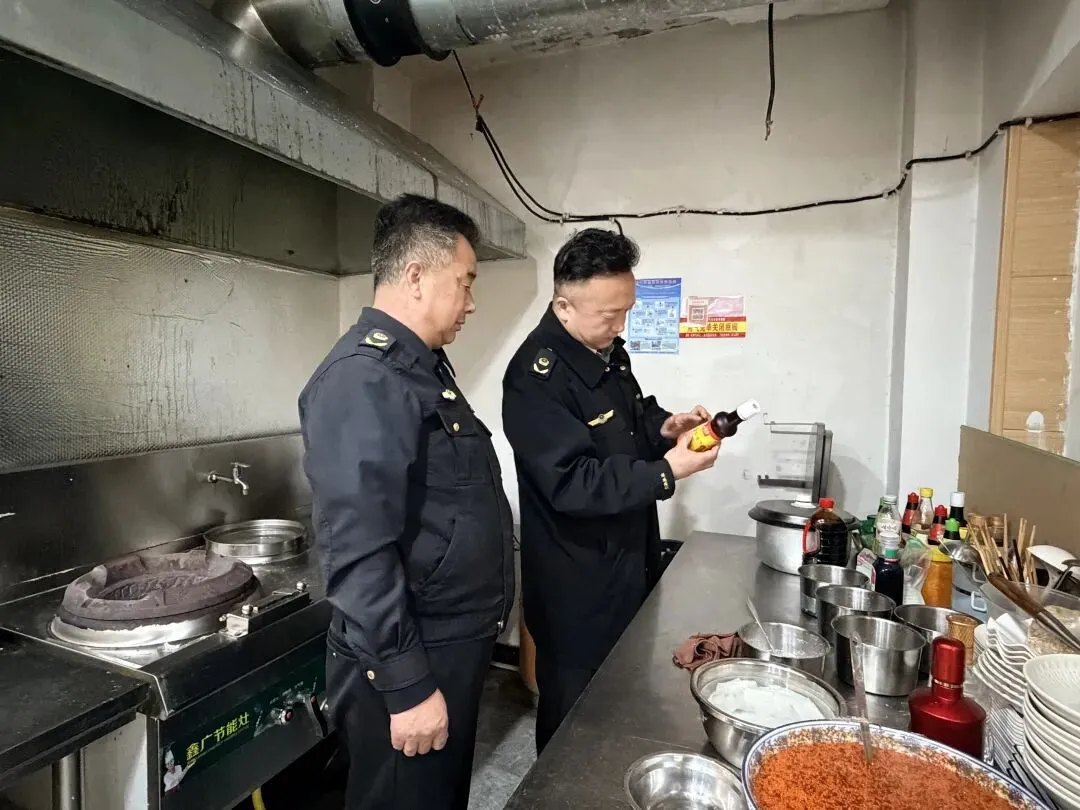 筑牢网络外卖食品安全防线!两当县市场监督管理局开展网络外卖平台及入网餐饮商户专项检查