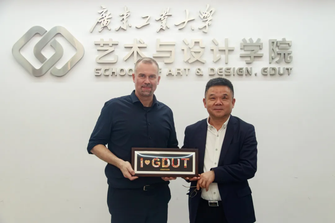 德国柏林媒体设计与计算机应用技术大学校长一行来访我院