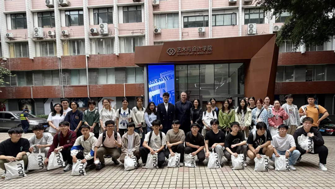 德国柏林媒体设计与计算机应用技术大学校长一行来访我院