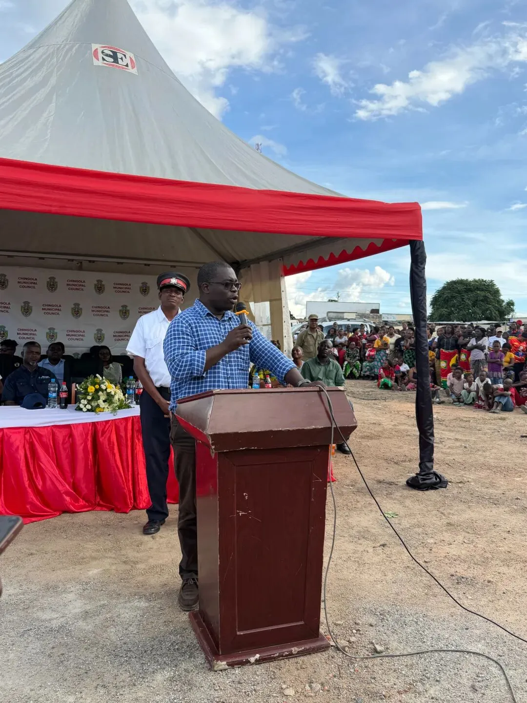 中铜公司捐建CHIWEMPALA市场公共厕所