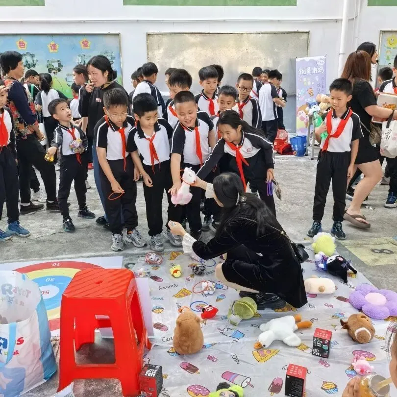 竹韵小集市,潜能大舞台——龙潭小学跳蚤市场欢乐开卖