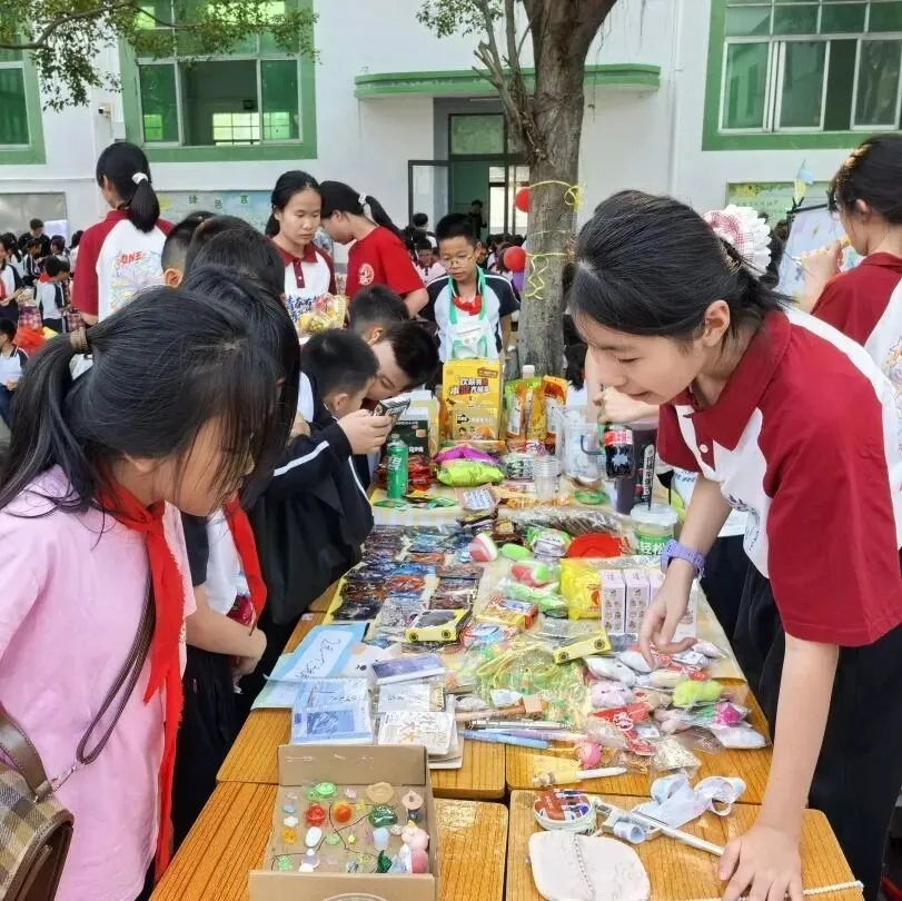 竹韵小集市,潜能大舞台——龙潭小学跳蚤市场欢乐开卖
