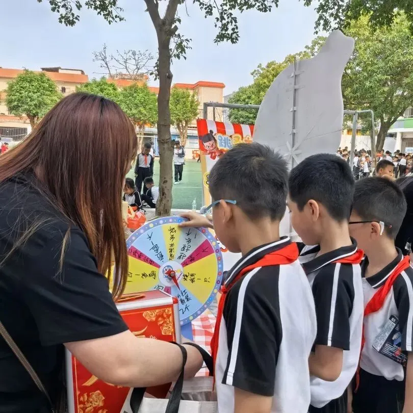 竹韵小集市,潜能大舞台——龙潭小学跳蚤市场欢乐开卖