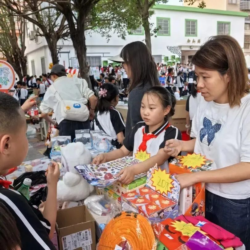 竹韵小集市,潜能大舞台——龙潭小学跳蚤市场欢乐开卖