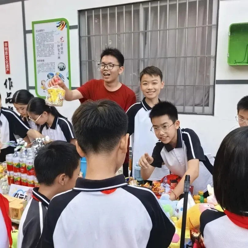 竹韵小集市,潜能大舞台——龙潭小学跳蚤市场欢乐开卖