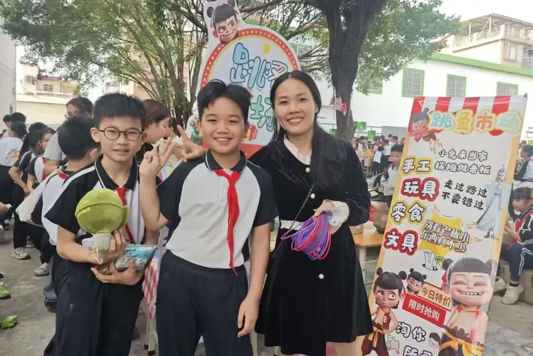 竹韵小集市,潜能大舞台——龙潭小学跳蚤市场欢乐开卖