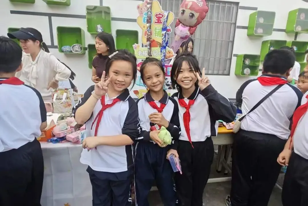 竹韵小集市,潜能大舞台——龙潭小学跳蚤市场欢乐开卖