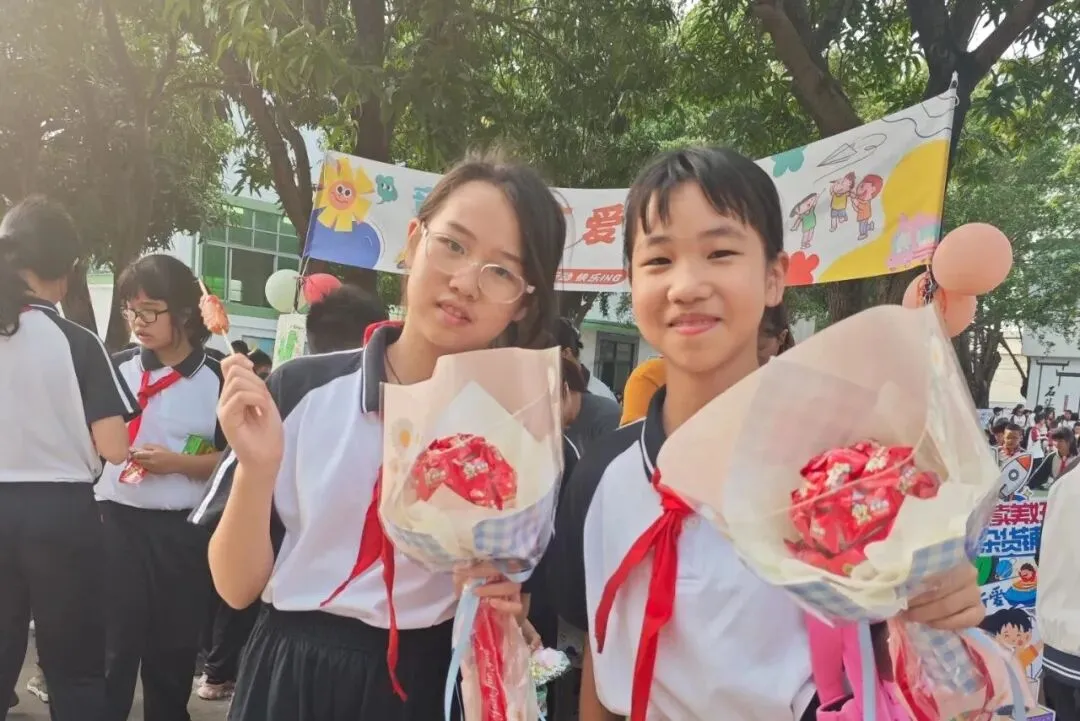 竹韵小集市,潜能大舞台——龙潭小学跳蚤市场欢乐开卖