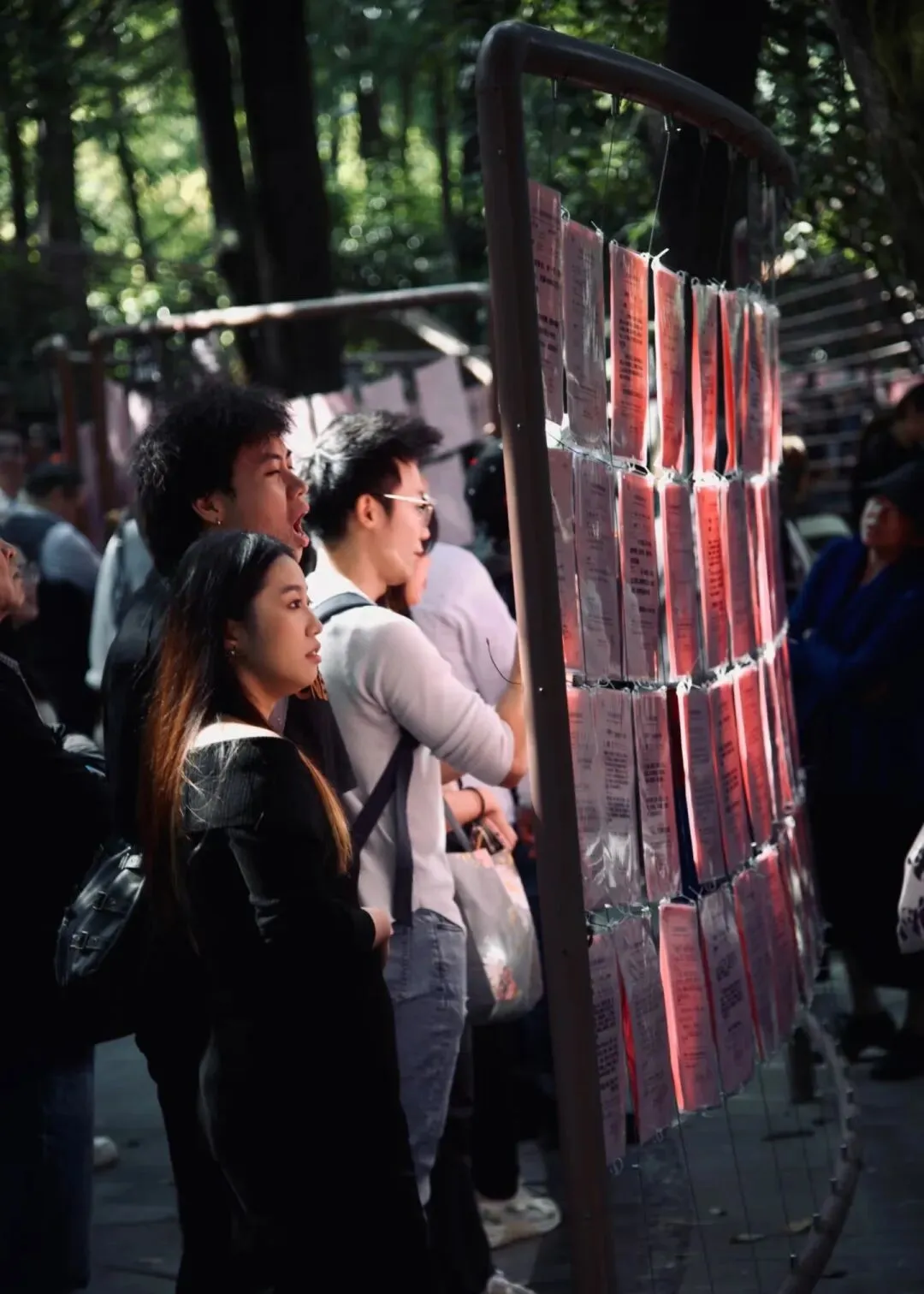 二婚市场出现了一件很有意思的事,有很多的单身女性居然没人要