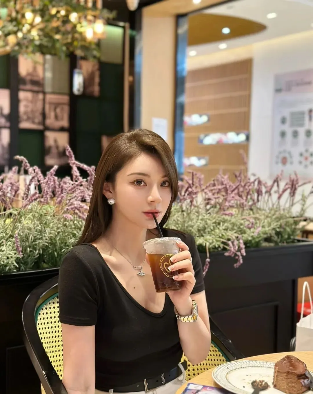 二婚市场出现了一件很有意思的事,有很多的单身女性居然没人要