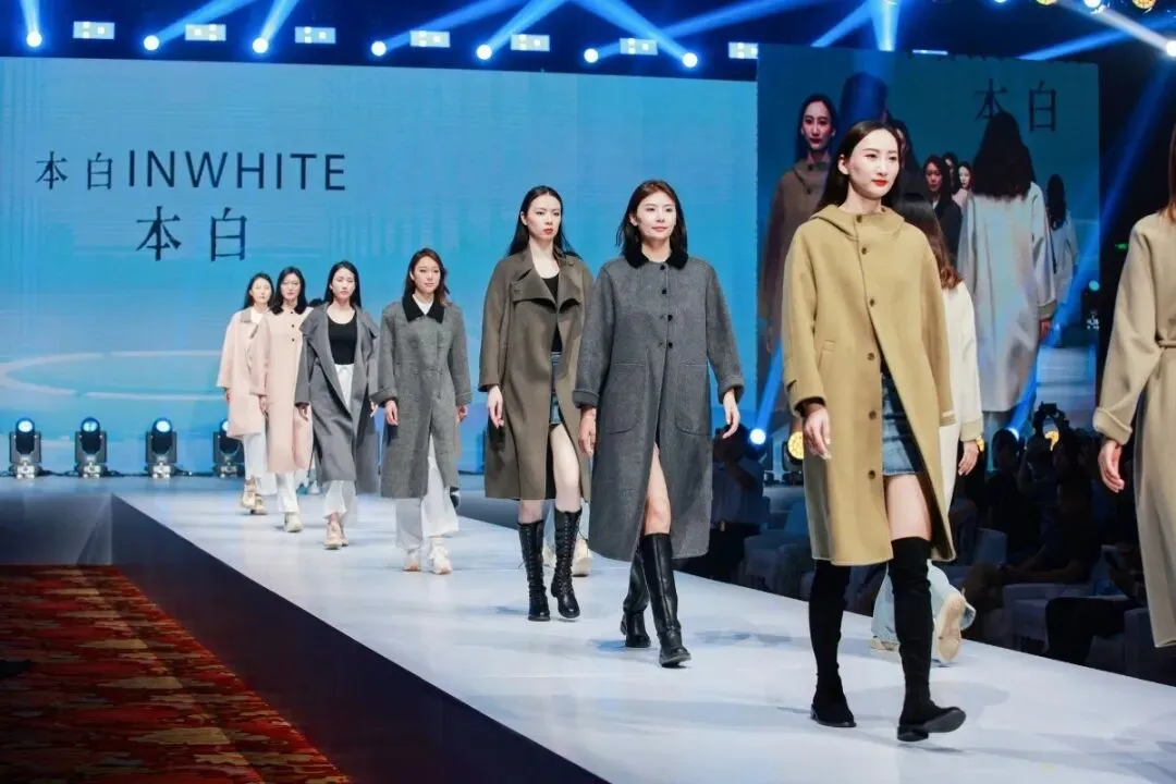 喜讯!| 江苏省双面呢服装交易市场在第十三届中国商品市场峰会荣获“时尚”称号