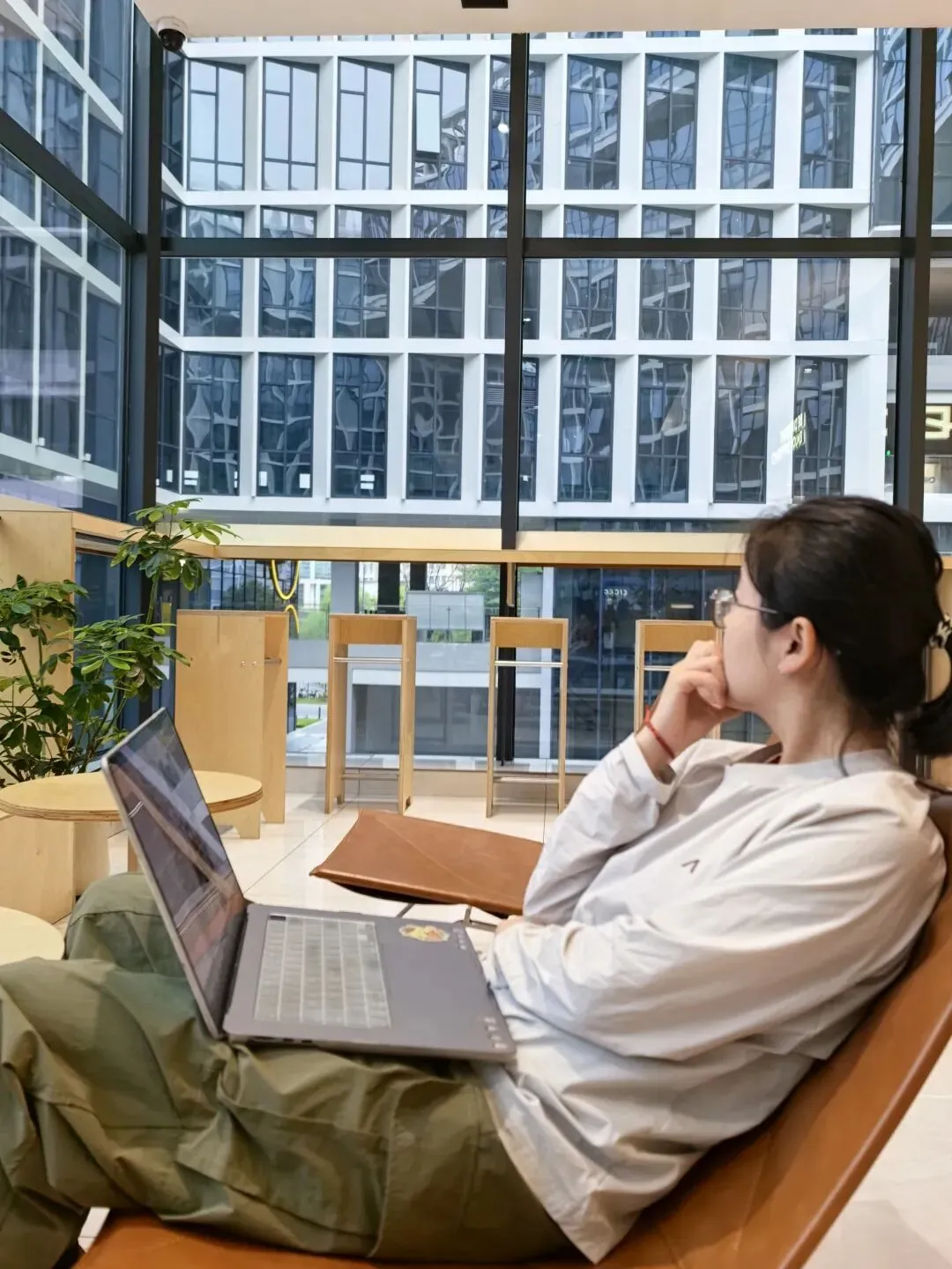 00后:现在的就业市场挺讽刺的