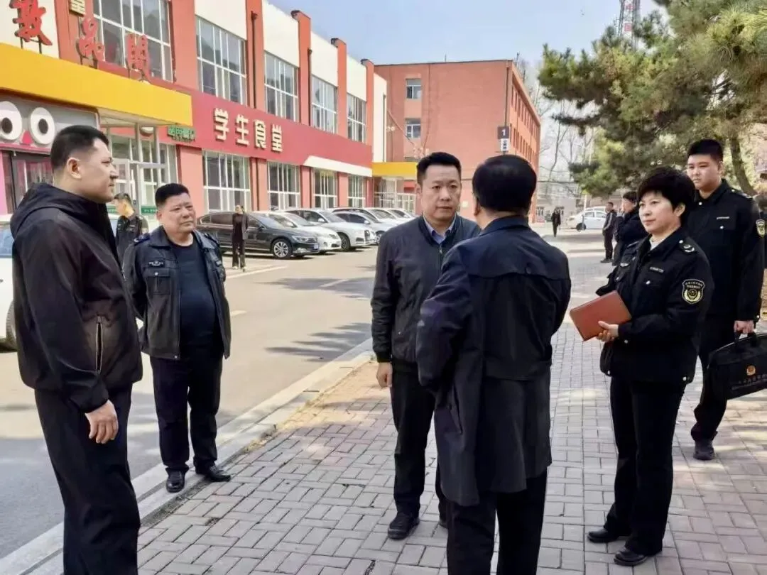 保卫处联合长春市市场监督管理局二道分局开展校内商户经营秩序专项检查