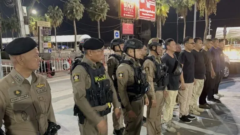 泰国芭提雅警方整顿旅游市场,拘留31名跨性别女性