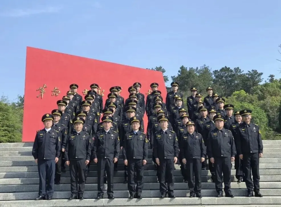 缅怀革命先烈 赓续红色血脉——区市场监督管理局开展祭奠英烈主题活动