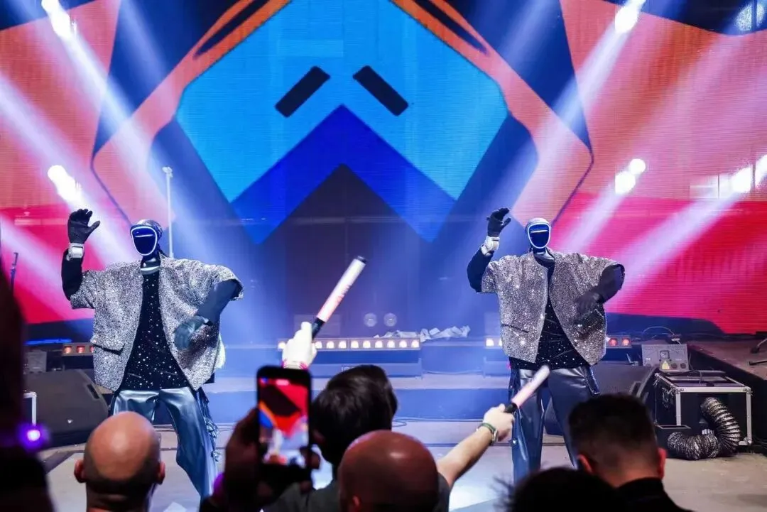 春晚顶流空降青州|4月6日,碧水云熙营销中心即将璀璨盛放