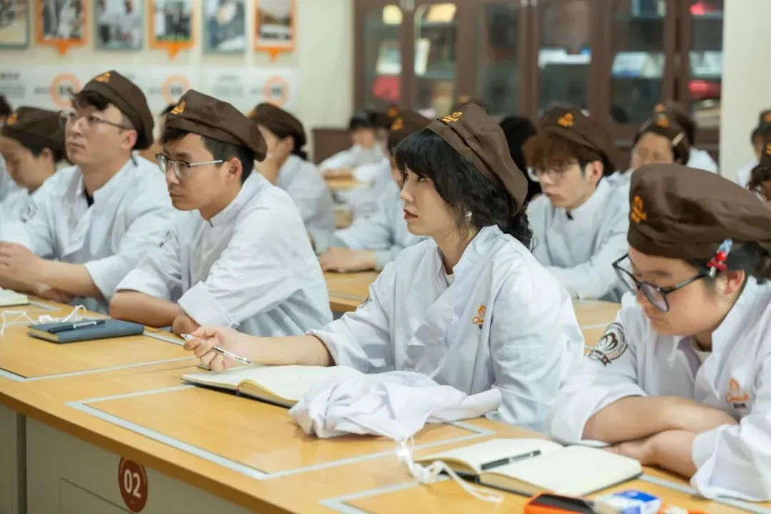 成都欧米奇创业营销课精彩回顾!2小时教你把AI变成你的全能合伙人,让创业更高效!