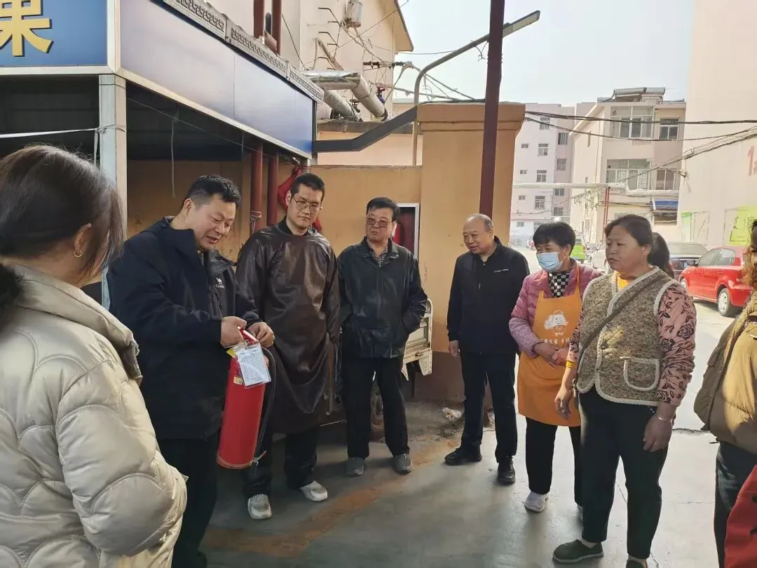 普及消防安全知识,共筑农贸市场防火墙——樊家巷农贸市场开展消防安全演练