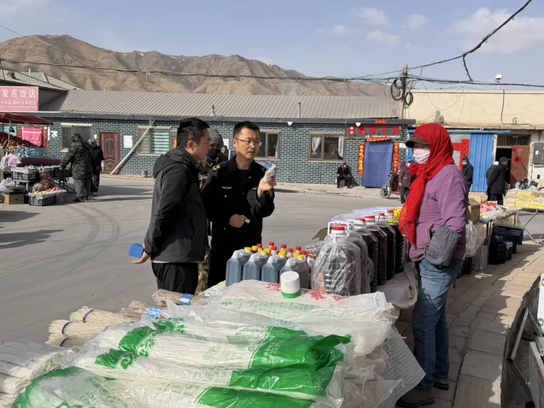 老军乡市场监管所:严把“三关”守护乡镇赶集市场“烟火气”