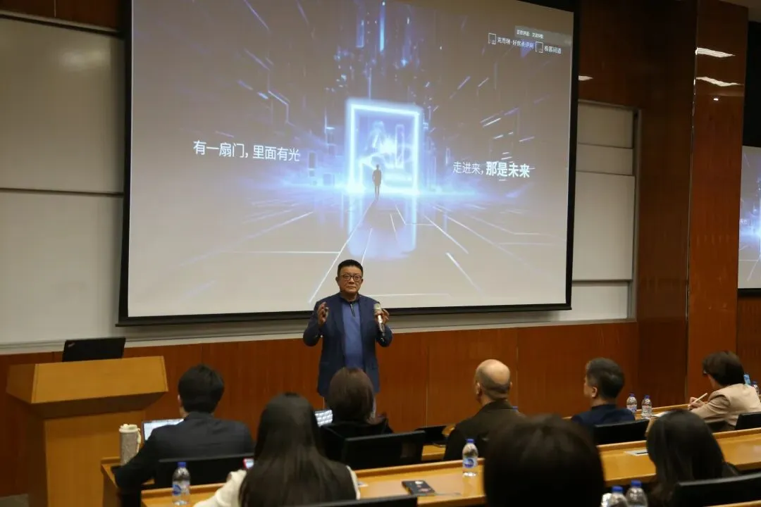 地产AI营销高级研修班沪上开课,深研真GEO、赋能行业人才成长